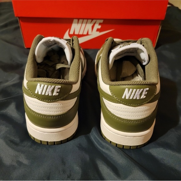 Nike Olive Dunks, Brand new with Box, never worn! Size 9 in Men! - Picture 2 of 5